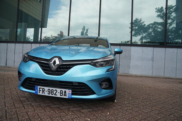 Renault_Clio_E-Tech_Nose
